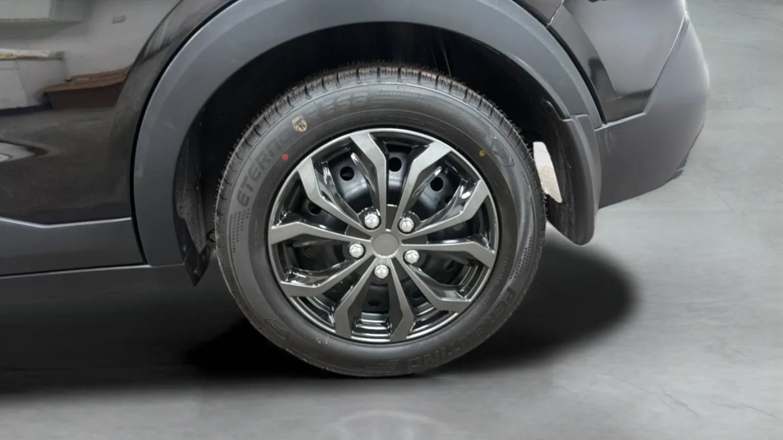 Used 2018 Nissan Kicks S FWD image 26