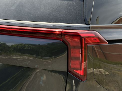 New 2026 Kia Carnival SX w/ SX Dark Edition Package FWD image 14