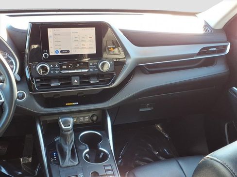 Used 2024 Toyota Highlander XLE image 14