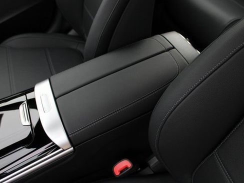 New 2025 Mercedes-Benz C 300 4MATIC Sedan image 31