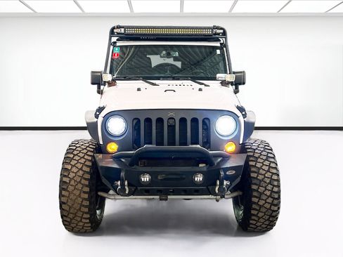 Used 2017 Jeep Wrangler Unlimited Rubicon w/ Connectivity Group image 2