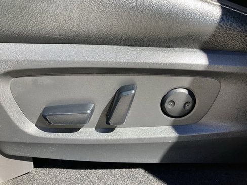 Used 2022 Nissan Pathfinder SL image 32