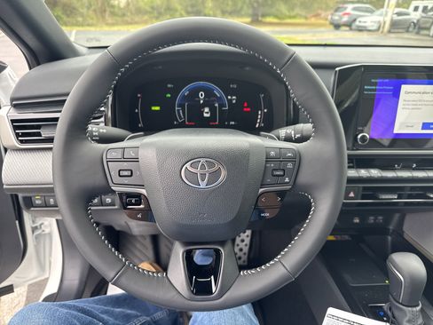 New 2025 Toyota Camry SE w/ Convenience Package FWD image 16