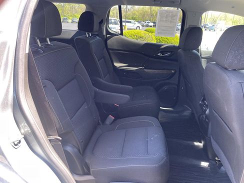 Used 2023 GMC Acadia SLE w/ Driver Convenience Package FWD image 34