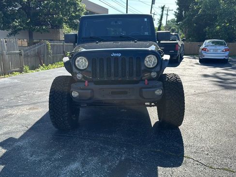 Used 2016 Jeep Wrangler Unlimited Rubicon w/ Connectivity Group AWD/4WD image 3