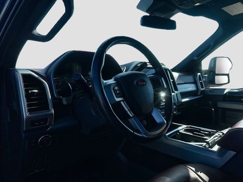 Certified 2022 Ford F450 Platinum w/ FX4 Off-Road Package image 12