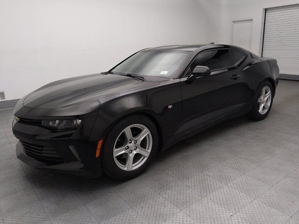 Used 2018 Chevrolet Camaro LT RWD image 2