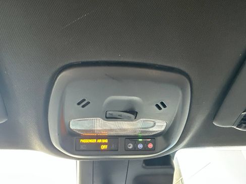 Used 2025 Chevrolet Trax RS FWD image 25