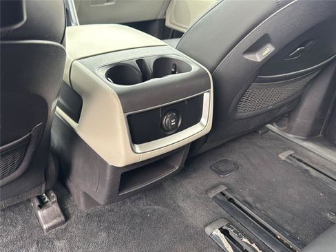 Used 2022 Kia Carnival LX FWD image 16