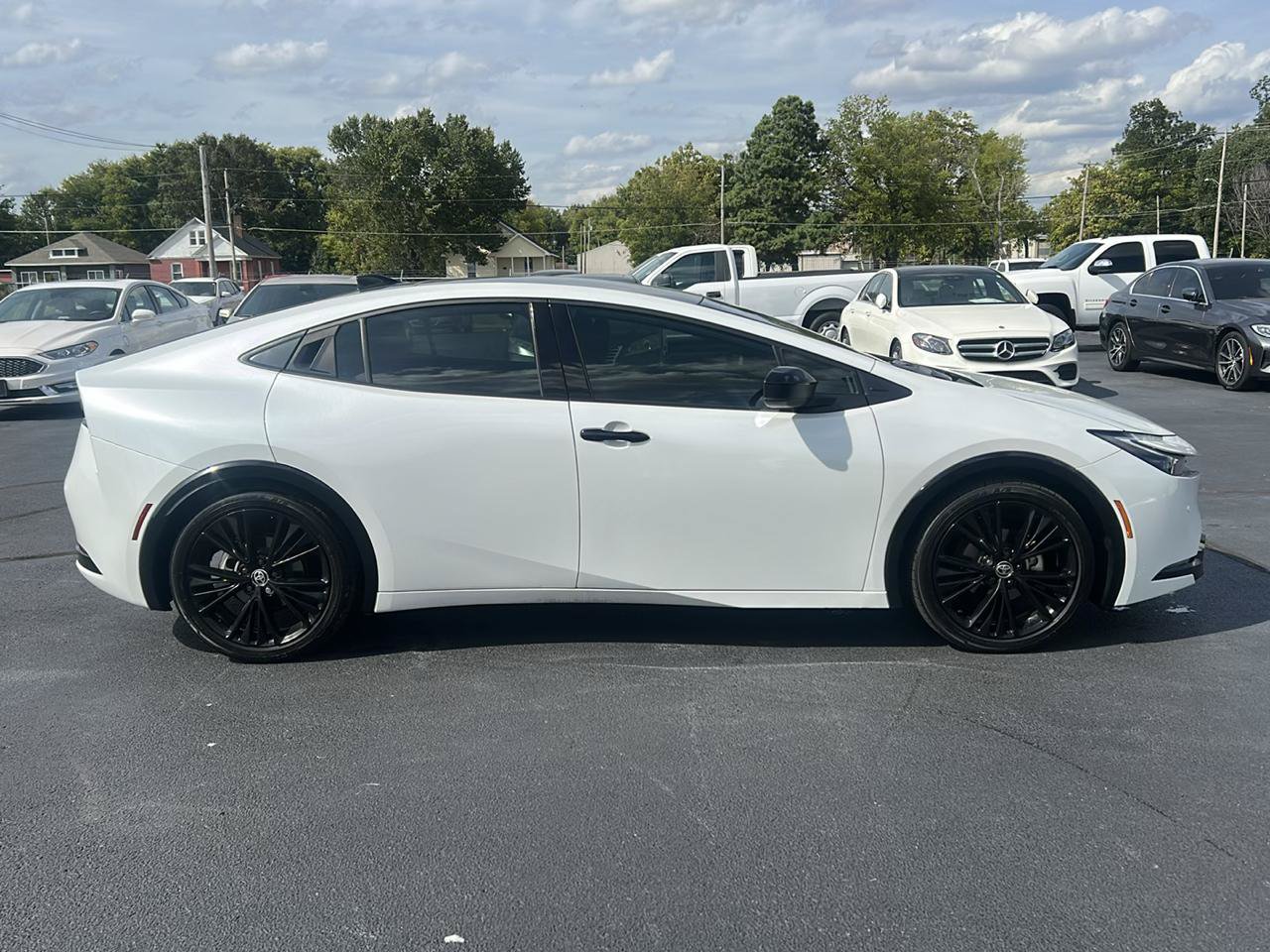Used 2025 Toyota Prius FWD image 4