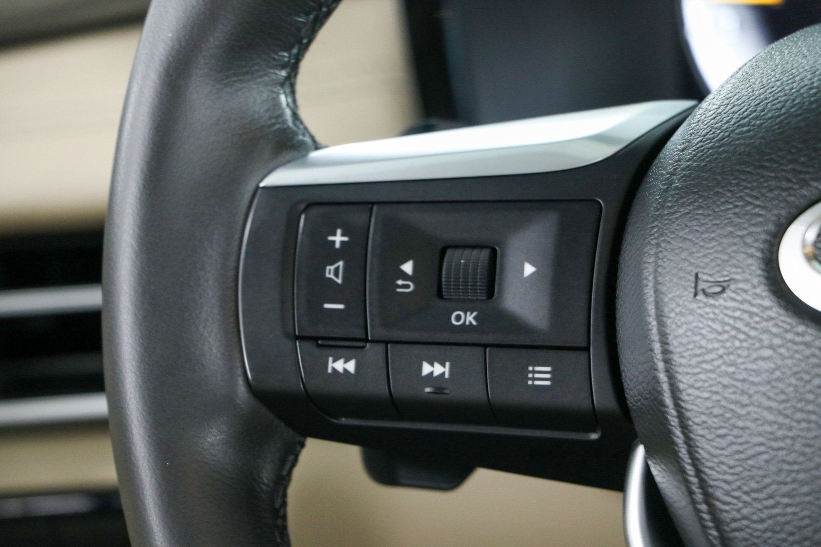 Used 2023 INFINITI QX60 Luxe w/ Performance Audio Package AWD/4WD image 13
