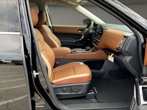 New 2026 Nissan Pathfinder Platinum AWD/4WD image 11