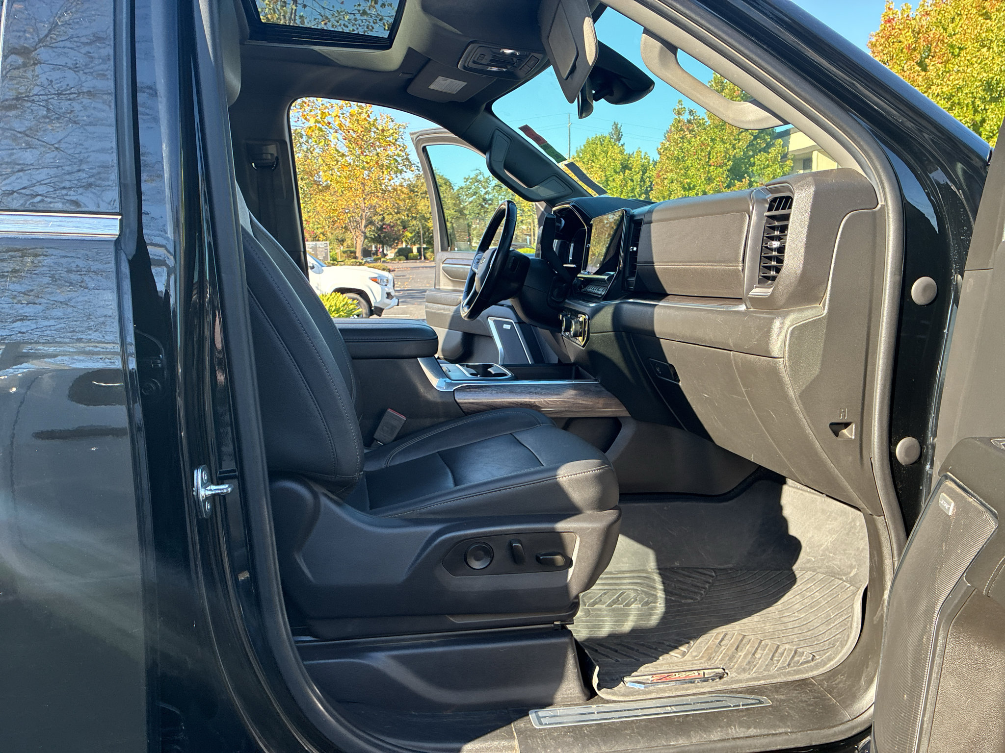 Used 2024 Chevrolet Silverado 2500 LTZ w/ LTZ Plus Package AWD/4WD image 47