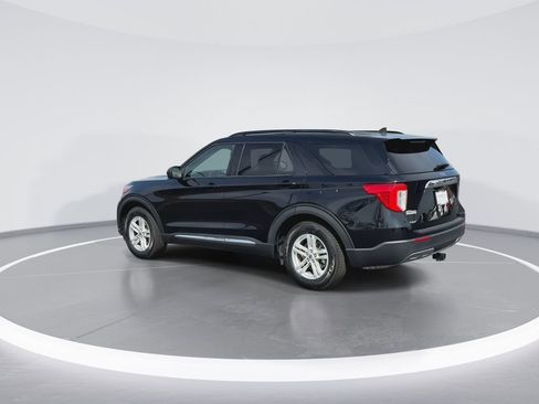 Used 2021 Ford Explorer XLT w/ Equipment Group 202A RWD image 6