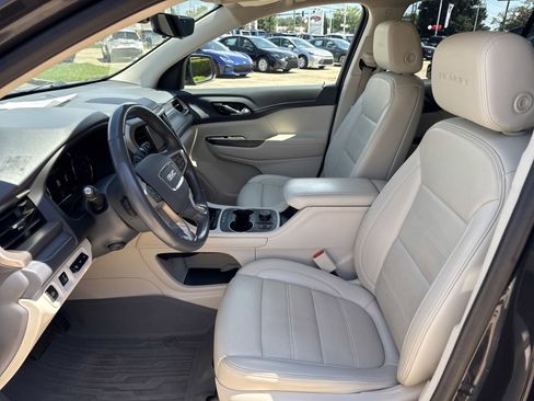 Used 2022 GMC Acadia Denali w/ Denali Technology Package image 11