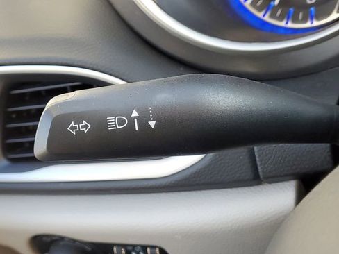 Used 2023 Chrysler Pacifica Touring-L image 20