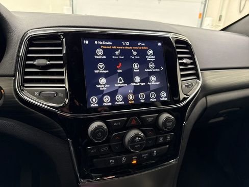 Used 2020 Jeep Grand Cherokee Altitude image 21