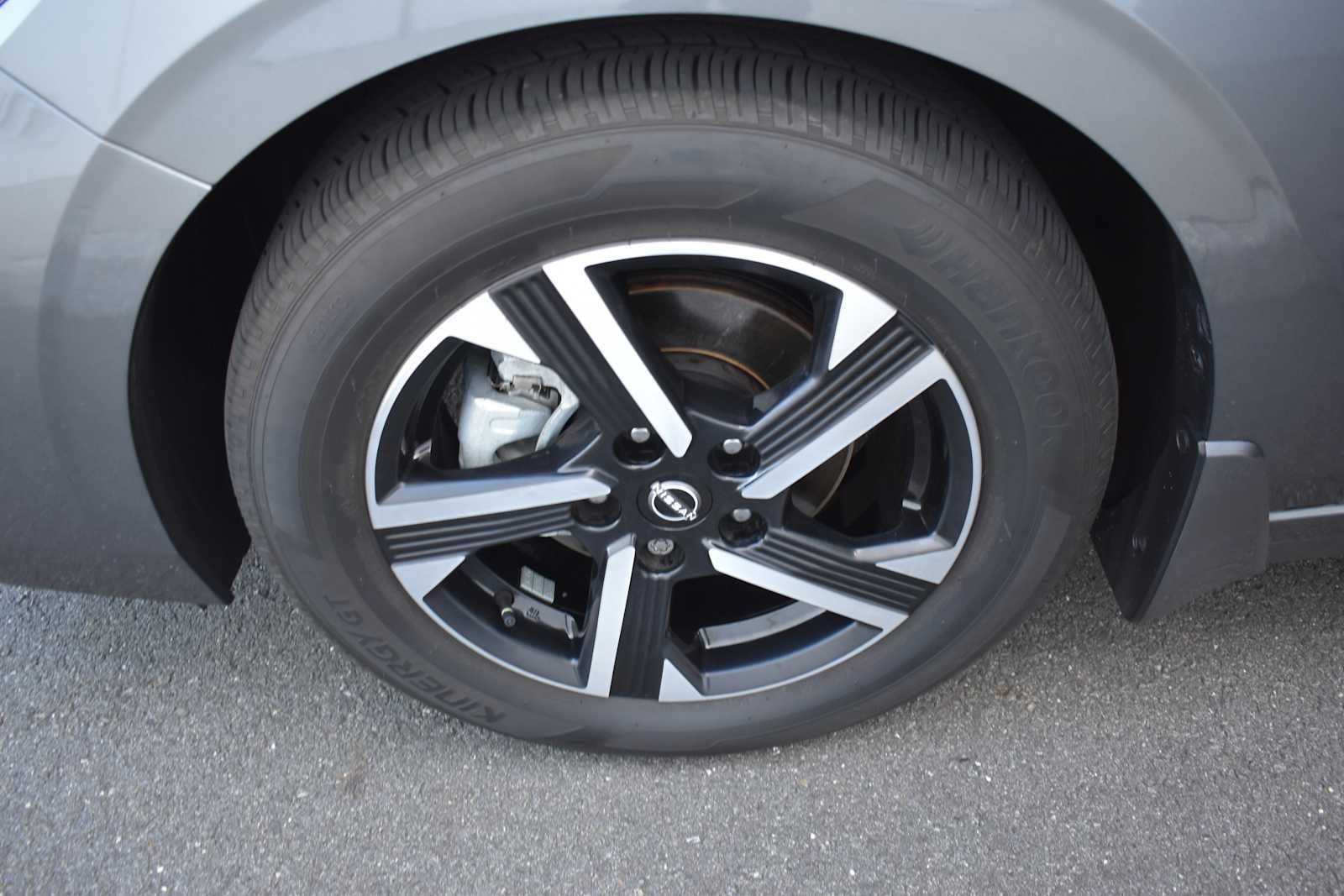 Used 2024 Nissan Sentra SV FWD image 22