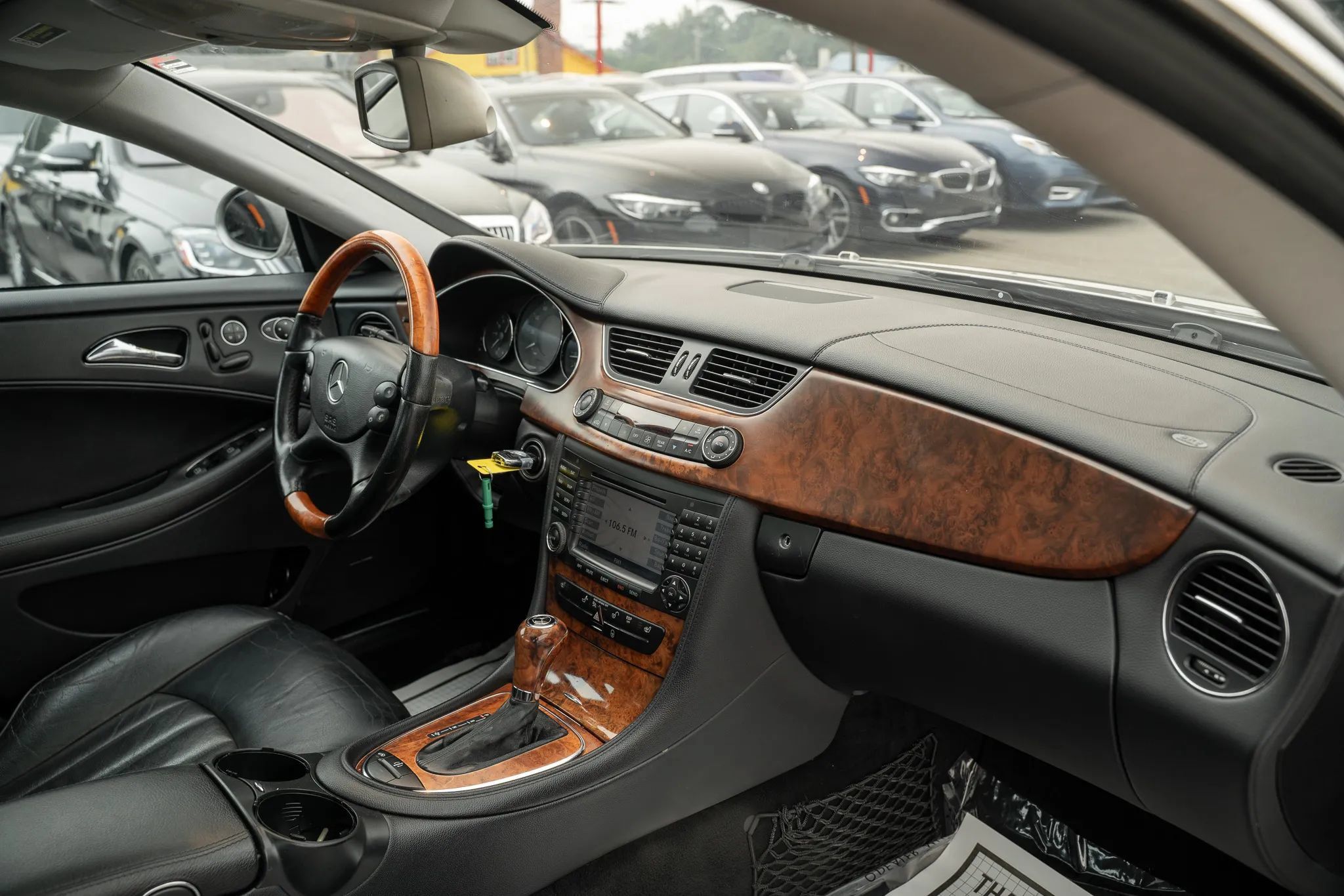 Used 2006 Mercedes-Benz CLS 500 w/ Entertainment Pkg image 12