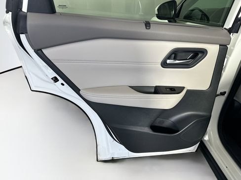 Used 2023 Nissan Rogue SV w/ SV Premium B Package image 27