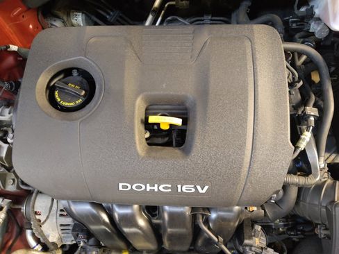 Used 2017 Hyundai Elantra SE w/ Cargo Package image 30