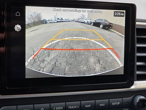 Used 2024 Hyundai Venue Limited image 29