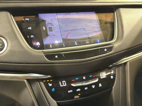 Used 2022 Cadillac XT5 Premium Luxury w/ Technology Package FWD image 16