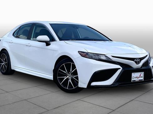 Used 2021 Toyota Camry SE FWD image 3