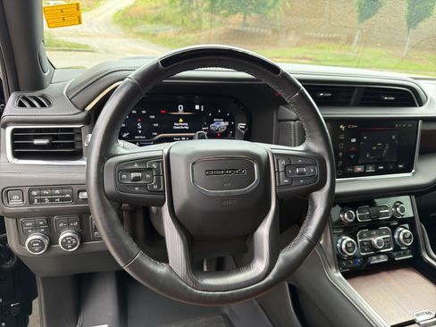 Used 2023 GMC Yukon Denali Ultimate AWD/4WD image 27