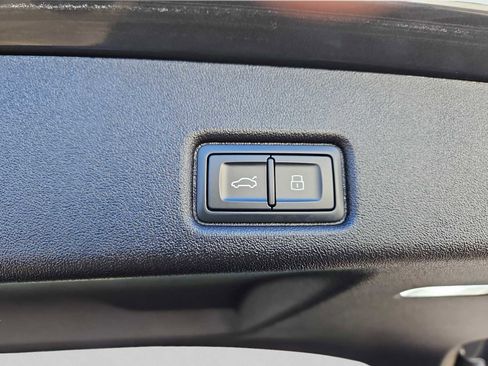 Certified 2025 Audi Q5 Premium w/ Convenience Package image 24