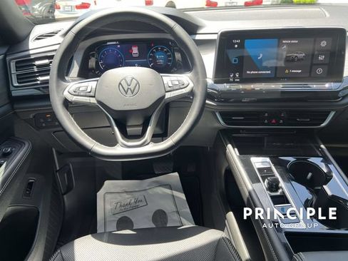 Certified 2024 Volkswagen Atlas Cross Sport SE FWD image 30