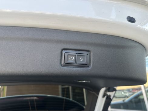 Used 2025 Audi Q6 e-tron Premium w/ Convenience Package RWD image 31