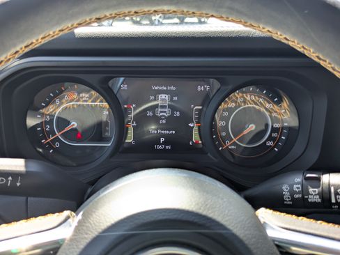 Used 2024 Jeep Wrangler Unlimited Sahara AWD/4WD image 19