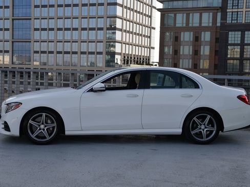 Used 2017 Mercedes-Benz E 300 4MATIC image 2