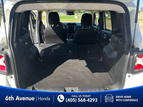 Used 2023 Jeep Renegade Latitude AWD/4WD image 14