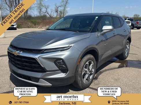 Used 2025 Chevrolet Blazer LT image 1