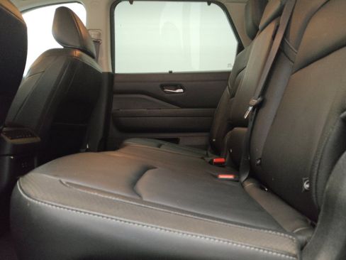 Used 2023 Nissan Pathfinder SL w/ Lighting Package (N92) FWD image 18