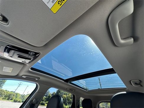 Used 2022 Kia Sorento S w/ Panoramic Sunroof Package image 28