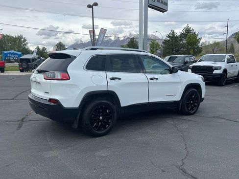 Used 2019 Jeep Cherokee Latitude w/ Popular Appearance Group AWD/4WD image 8