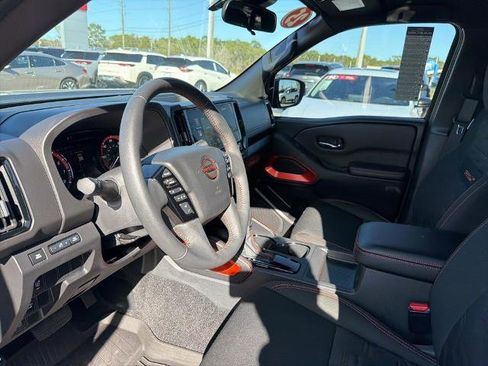Certified 2025 Nissan Frontier Pro-X image 15