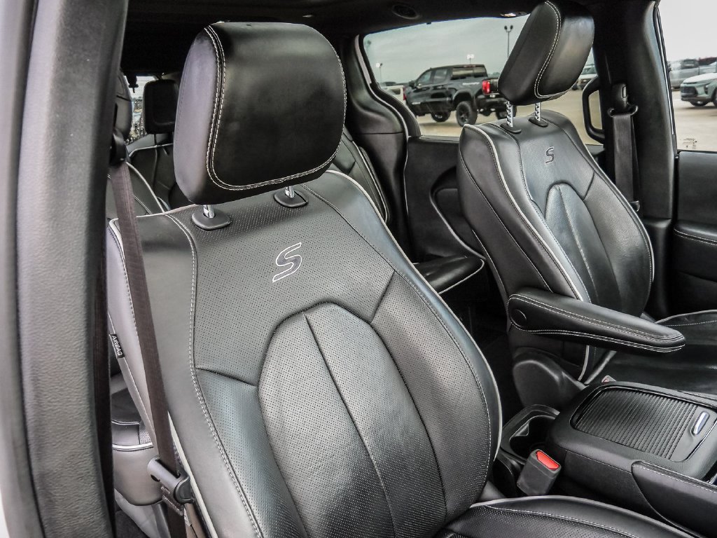 Used 2025 Chrysler Pacifica Limited FWD image 20