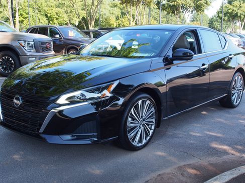 Used 2023 Nissan Altima 2.5 SL AWD/4WD image 3