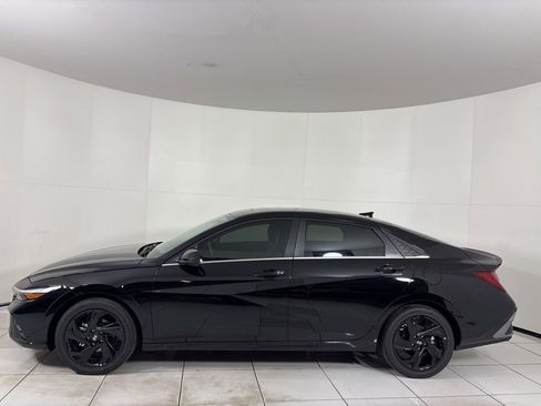 New 2026 Hyundai Elantra SEL Sport Premium FWD image 2
