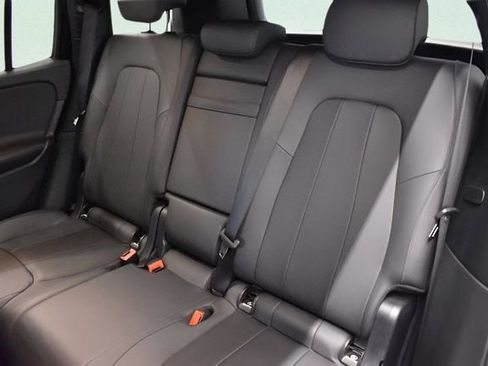 Used 2025 Mercedes-Benz GLB 250 4MATIC image 7