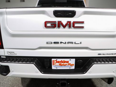 Used 2023 GMC Sierra 2500 Denali w/ Denali Ultimate Package image 8