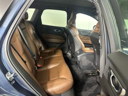 Used 2022 Volvo XC60 B5 Momentum image 27