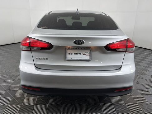 Used 2018 Kia Forte LX w/ LX Rear Camera Package image 5