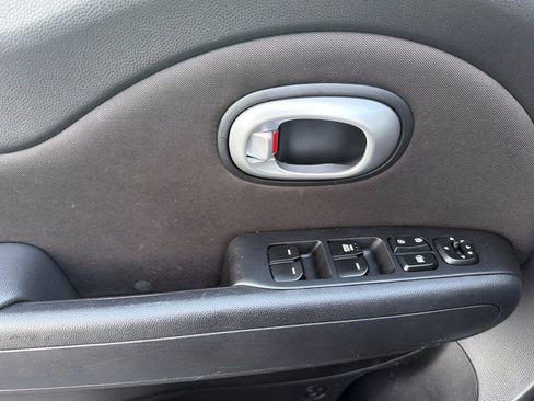 Used 2015 Kia Soul FWD image 11