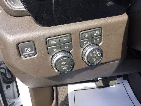 New 2026 GMC Sierra 1500 SLT w/ SLT Premium Plus Package AWD/4WD image 12