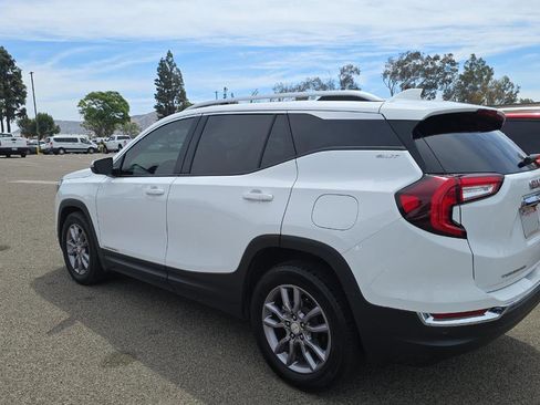Used 2024 GMC Terrain SLT FWD image 3
